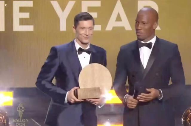 PG电子娱乐官网下载-莱万获颁“安慰奖”，年度最佳前锋实至名归